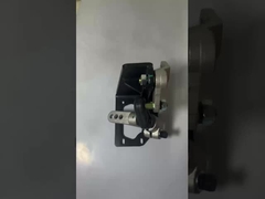 Die Schneeflocke dreht sich langsam.