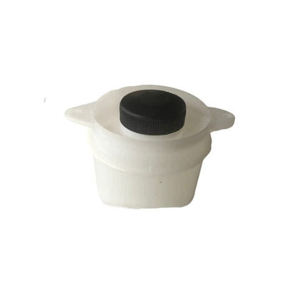 Réservoir universel de liquide de freinage pour les systèmes hydrauliques des autobus et des camions