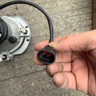 Illuminate with Confidence: High-Beam Headlight Assembly for Yutong Buses | PN: 4121-00258