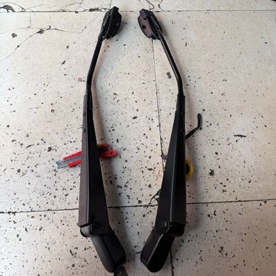 Universal High-Strength Steel Bus Wiper Arm with Corrosion-Resistant Coating and 680mm Length