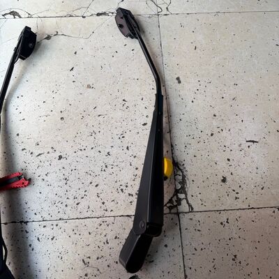 Universal High-Strength Steel Bus Wiper Arm with Corrosion-Resistant Coating and 680mm Length